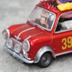 figura buu con coche