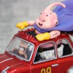 figura buu con coche