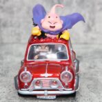 figura buu con coche