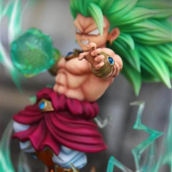 figura de broly y goku