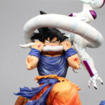 figura goku mordiendo a freezer